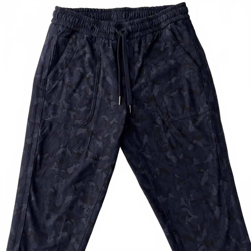 Athleta Farallon Jogger Pants Stratum Camo Navy Elastic Waist Size 4 Stretch - Picture 3 of 9